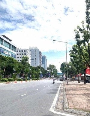 bán nhà mặt phố hoàng quốc việt, 54m vỉa hè mênh mông, 5 tầng, kinh doanh quá đẹp, 35.8 tỷ