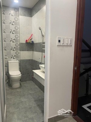 cho thuê căn góc 2 mặt tiền đường chính phù hợp cho spa, mở văn phòng công ty, máy lạnh, camera...