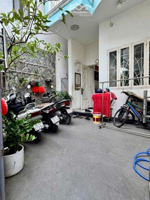 bán gấp trong tuần - bán nhà hoàng hoa thám 66.6m² - 3 tầng - 9 tỷ - 135.1 triệu/m²