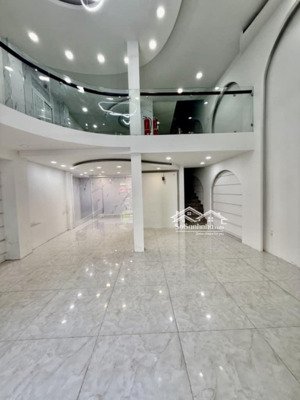 nhà 3 tầng, khu biệt thự nguyễn chí thanh, p.9, q5, gần quận 1, quận 10, dt 135m, ngang 9m, 35t