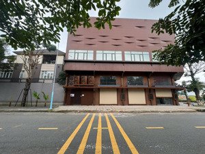 cho thuê văn phòng mặt tiền đường số 9 khu trung tâm hành chính dĩ an