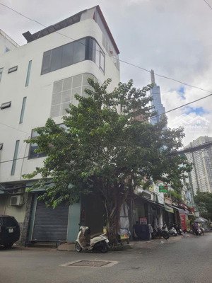 nhà 2mt 4 tầng nằm giữa thung lũng cao ốc văn phòng ,kề landmark 81 & metro tân cảng nhỉnh 15 tỷ