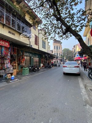 mặt phố quận hoàn kiếm 550m ra hồ gươm sổ vuông mặt tiền 5m lô góc chỉ 3x tỷ