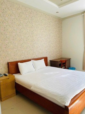 bán đất có nhà nghỉ trên 22 phòng , doanh thu 100tr/tháng . 686m2-300tc