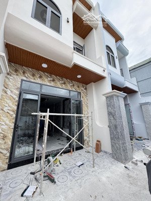 chủ gởi bán nhà 1 trệt 1 lầu p.tân vạn mới xây có hoàn công,4,5x15=66,8m2,3pn,tặng full nội thất