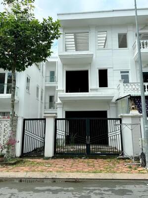 Bán nhà thô 1 trệt 2 lầu khu đô thị Hưng Phú,gần siêu thị