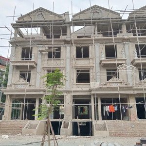 bán bt tại phạm văn đồng, 49,5 tỷ, 120m2 x 5 tầng + 1 hầm, mt 7,5m