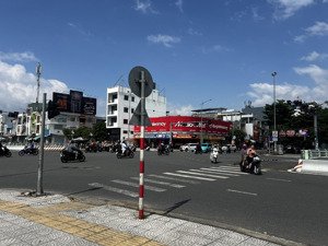 cho thuê mặt bằng vip hải châu, lô góc núi thành, phù hợp cái loại hình kinh doanh