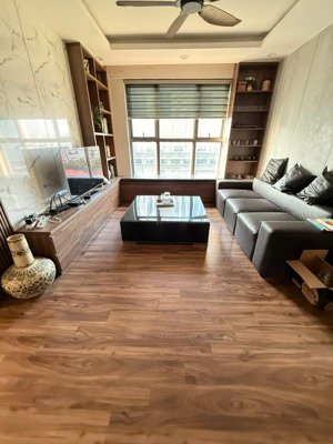 cần bán golden palm 12 tỷ căn hộ 3pn 121 m2 ban công đông nam full nt; lh: duy 