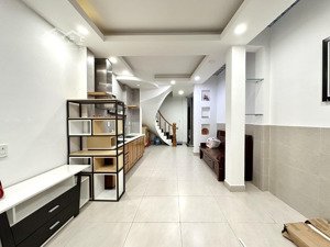 bán nhà quận 3 - lô góc 2 mặt thoáng - hẻm 3m thông - chỉ 5 tỷ nhỉnh - 4 tầng đẹp