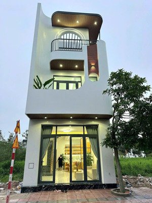 nhà đẹp giá rẻ trog khu đô thị the sol city chủ ngộp bán gấp lấy vôn kinh doanh nhà đã hoàn công