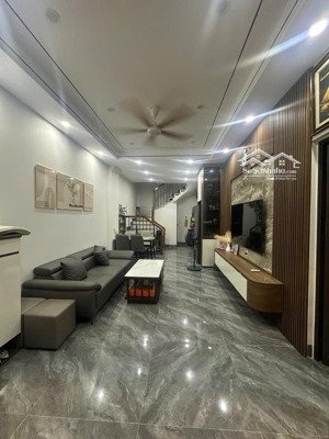 bán nhà thạch bàn-long biên gần trung tâm thương mại aeon