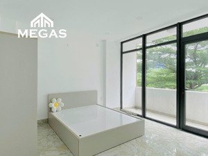 trống lại 2 phòng ngủ - ban công rộng - full nội thất - gần chung cư citysoho