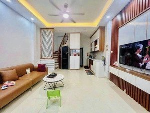 nhà mới trung kính - full nội thất ở ngay - trung tâm cầu giấy - bãi gửi ô tô cạnh nhà