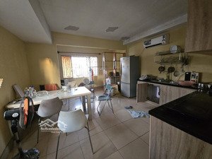 11 tỷ 300 thương lượng, căn góc 2 mặt tiền kinh doanh, diện tích : ngan 4 mét - dài 20 mét.