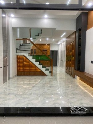 căn nhà 3 tầng 81m2 mới tinh siêu đẹp ngang 4,5m gần chợ tăng nhơn phú đường xe tải