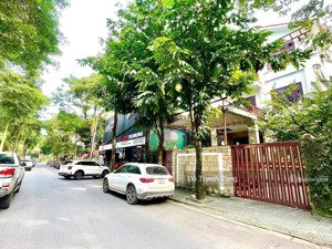 chuyển nhượng căn biệt thự vị trí cực hiếm trong kđt linh đàm. mặt phố, đường đôi, vị trí siêu đẹp