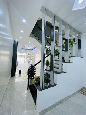 nhà 3 tầng đẹp long lanh trục chính nguyễn tĩnh ngay ngã ba nguyễn tĩnh giao nguyễn hiệu