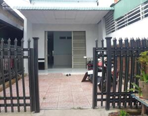 Nhà 2 phòng có sân rộng hẻm 9 Phạm Ngọc Hưng