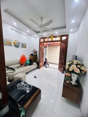 oto đỗ cổng,full đồ- kế lạc trung-35m- nhỉnh 7 tỷ