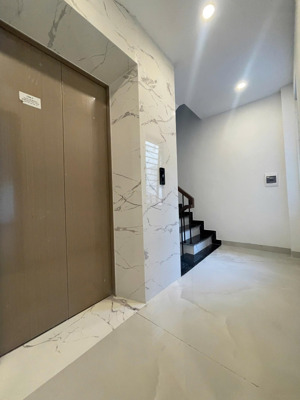 bán nhà xây mới phố sài đồng. giá rẻ đầu tư. dt 68m - 5 tầng - 4 ngủ - thang máy - chỉ hơn 9 tỷ.