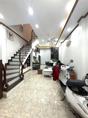 ô tô đổ cửa phố minh khai nhà đẹp 2 thoáng dân xây phân lô mặt ngõ thông 43m x5t giá 8.5 tỷ sổ cc c