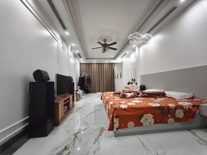 hot hot! nhà cầu thủ bóng đá. lê đức thọ, lô góc, thang máy, ô tô đỗ cổng, 39m2*5t, ở ngay, 8,5 tỷ