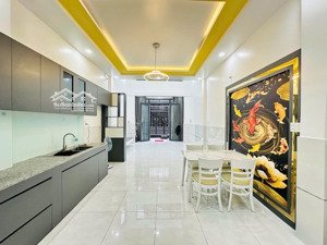 giáp lê văn quới - hẻm xe hơi- 4mx13m- nhỉnh 5 tỷ