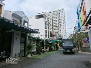 bán nhà giả biệt thự mini . ngang bề thế 7.5m dài 15m . đường nhựa 10m gần kiều đàm q7 . chỉ 15t to