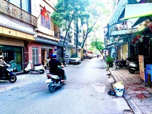 nhà đẹp ở ngay, diện tích rộng, 10m ra ô tô tránh - , gần đường 2,5, giao thông thuận tiện