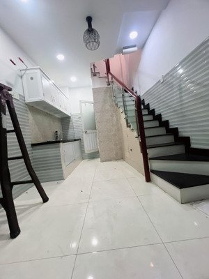 bán nhà 05 tấm -khu vip bến vân đồn quận 4