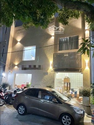 nhà mặt tiền hxh, vừa ở vừa kinh doanh. ngay phạm văn đồng. 2 tầng. 3pn.wc. giá 8.8 tỷ. tlcc