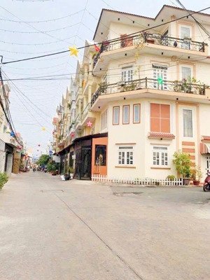 bán căn nhà phố ngay 1/ huynh thi hai thông ra nguyễn ảnh thủ q12