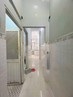 cần bán nhà 3 tầng đvb q.4 khu dân cư hiện hữu , 5pn , 5wc , giá 4ty5 bank hỗ trợ vay 3ty8