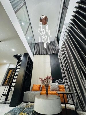 hai bà trưng - lô góc - 5 tầng thang máy - nhà ở được luôn giá chỉ 15 tỷ.