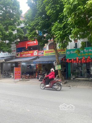 mặt phố văn la -- cổng chọ văn la -- kinh doanh đỉnh cao -- mt 5m -- giá đẹp