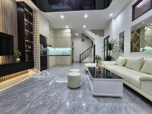 bán nhà tân mai thang máy sát ô tô tránh 35m2 x 5tầng giá chỉ 8.7 tỷ