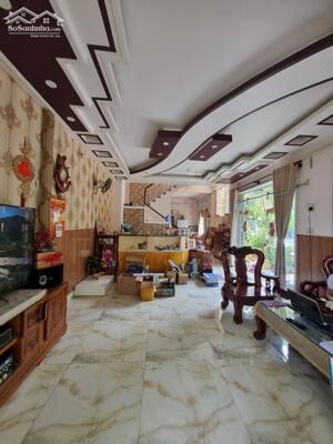 Siêu phẩm MT Tân Xuân-Trung Chánh 1 , Hóc Môn 4Tx 123 m2 . Giá chỉ 10.9 tỷ (TL)