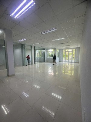 cho thuê văn phòng 110 triệu . dt 500m2 tại him lam kênh tẻ , nhà đẹp . giá tốt