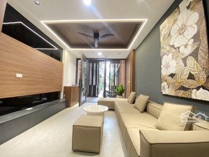 nhà trương định, hoàng mai. gần ô tô tránh, gần trường học các cấp. mt5,5m, dt: 34m2, giá: 10,38 tỷ