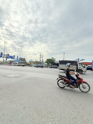 xưởng mặt tiền - quốc lộ 1a - 651m2, 20x33m, full thổ - vị trí kinh doanh - 1 đời chủ - 49 triệu/m2