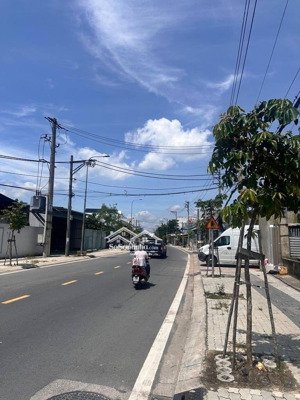 mặt tiền phạm thị giây - 5 x 40 - 3 tầng - chỉ hơn 11 tỷ thương lượng