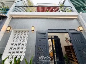 còn xót 1 căn lê thị riêng quận1.giá 4ty150.dt 65m2(5mx13m) hẻm oto