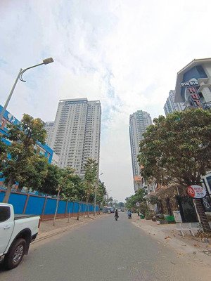 bán nhà đẹp hơn 100m2, 3pn, trần xuân soạn, hàng xóm himlam q7, shr, nhỉnh 9 tỷ