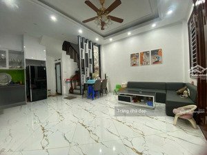 chính chủ cần bán nhà xuân phương từ liêm chỉ nhỉnh 6 tỷ nhà 5 tầng, lô góc 3 thoáng, gần ô tô