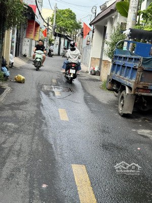 nhà hxh lê văn việt - 4x15m- 3 lầu - 5.85 tỷ