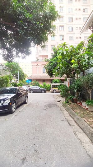 bán biệt thự sân vườn liễu giai ba đình - 112m2 - 4 tầng - giá 34 tỷ