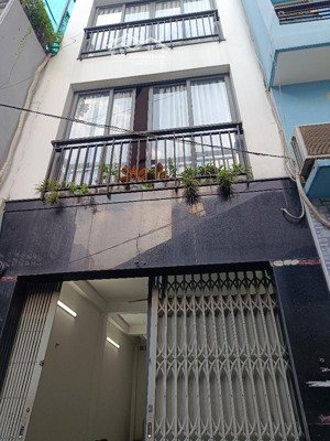 bán nhà q1 đề thám + gần mặt tiền khu vực sầm uất suất ngày đêm hoàn công đủ.4 tờng