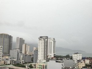 căn hộ tầng cao, ban công và cửa sổ hướng biển, nội thất đẹp, mới cải tạo mới chưa sử dụng, đủ đồ