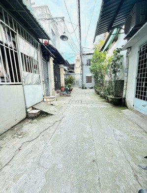 hẻm 4m phạm thế hiển, p.6, q.8, 30m ra mặt tiền, dt: 3 x 8m, hai tầng, giá 2 tỷ 98.